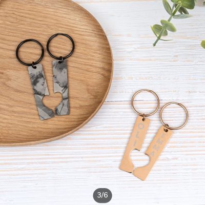 Conjunto 2 llaveros grabados corazón