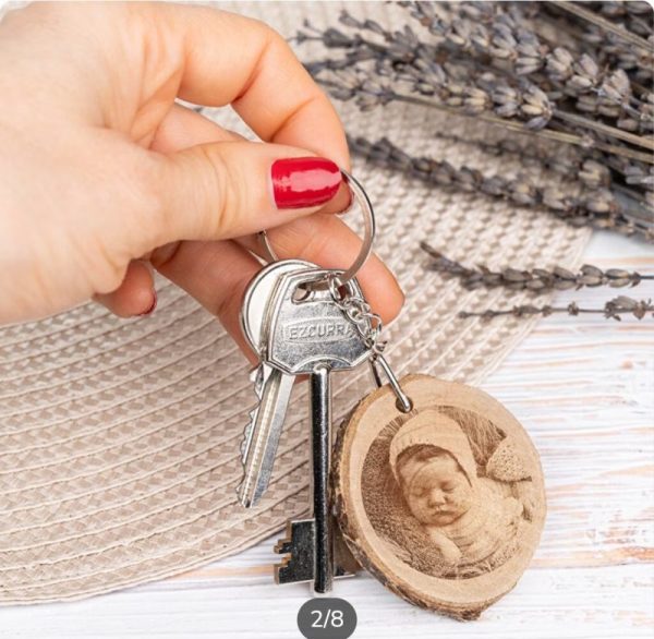 Llavero de madera natural redondo grabado