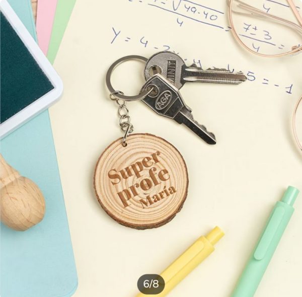 Llavero de madera natural redondo grabado - Imagen 6