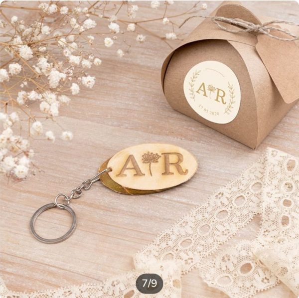 Llavero de madera natural redondo grabado - Imagen 3